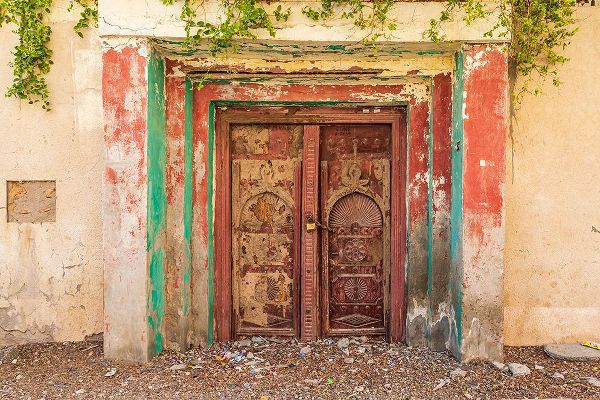 Wilson, Emily M. 아티스트의 Middle East-Arabian Peninsula-Al Batinah South-Old carved wooden door on a building in Oman작품입니다.
